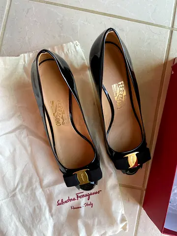 Salavatore ferragamo peep toe heel