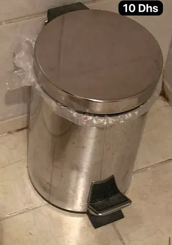 Small waste trash bins