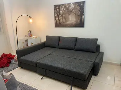 Design: The flexible design allows the sofa arrangement to suit different room layouts. Left and Rig