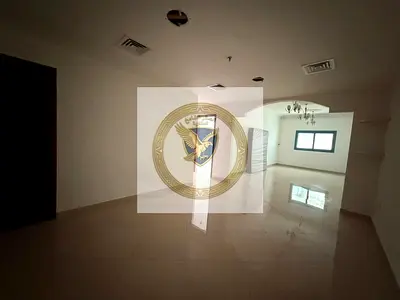 غرفة وصالة مع بلكونة باركن مجانا خزائن حائط 2 حمام مساحات واسعة تاور عائلي تأمين شيك لا يصرف قريب من مخرج دبي وكورنيش الخان