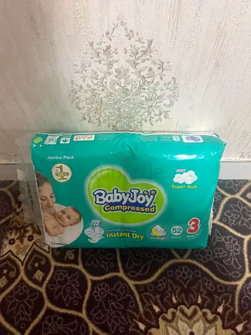 BabyJoy Diapers 52 Counts Size 3