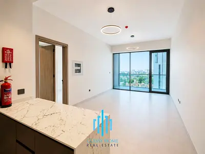 Distress Deal | Vacant | 1-Bedroom for Sale in Amal Tower, Dubai Sports City