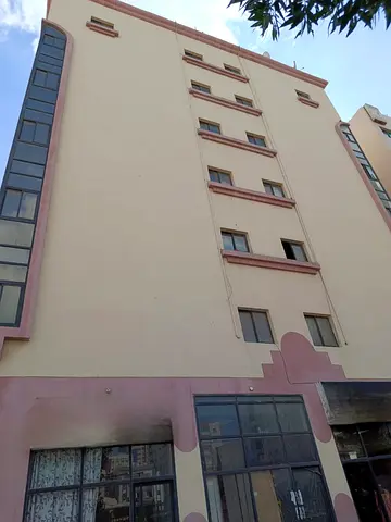 Investment building for sale in Al Bu Tina, Sharjah. G+6 with 8 shops and 48 residential units. Annual income AED 962,000 (potential to increase). Fin