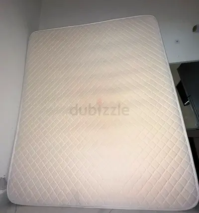 Queen size mattress in good used condition