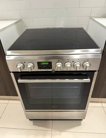 Stainless Steel Electric Range with Ceramic Cooktop