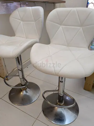 Set of 2 white adjustable bar stools with chrome base