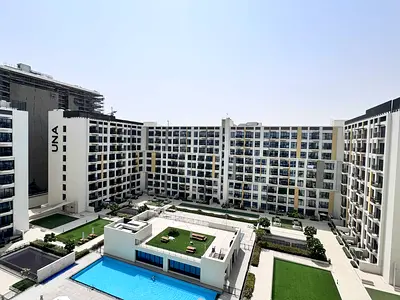 Pool View | Fitted Kitchen | Vacant
