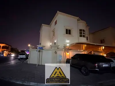 5 غرف نوم ماستر مجلس واسع صالة غرفة طعام غرفة خادمة مطبخان رووف