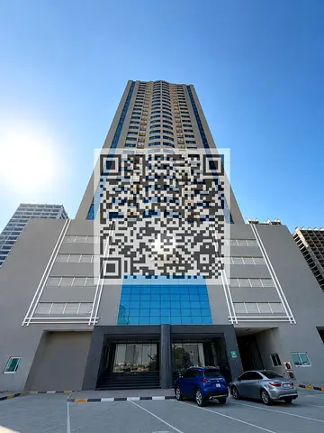🏡 شقة جديدة كلياً (غرفتان وصالة) للإيجار في "جلف تاور" | طابق مرتفع | شرفة | موقف سيارات | إطلالة على شارع الشيخ زايد (E311) | 35,000 درهم سنوياً