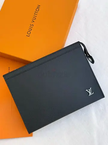 Louis vuitton pochette voyage clutch