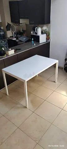 Vihals IKEA table