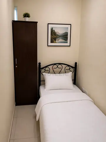 single partition male near to mall of The Emirates metro station