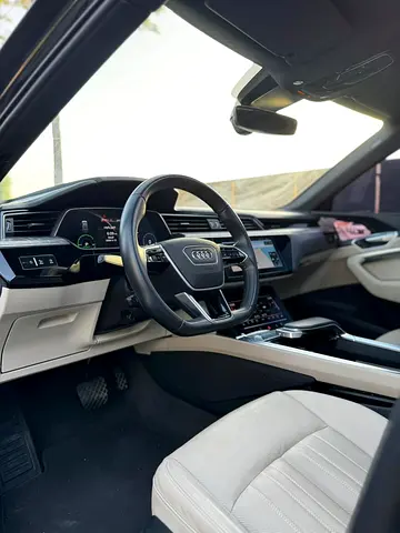 صورة 8 لـ 2020 AUDI Q8 E-TRON
