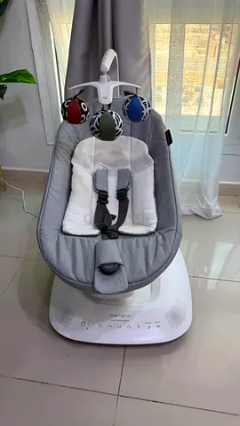 MamaRoo 4 Baby Swing / Rocker in Grey - Good Condition