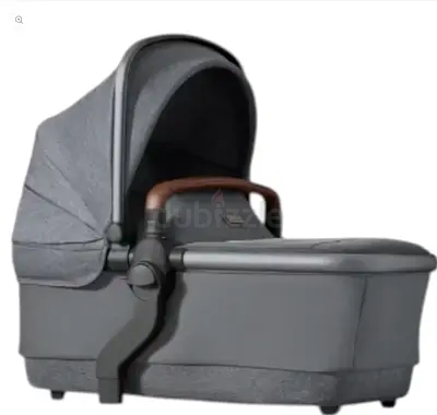 Gray Carrycot / Bassinet with Canopy and Leatherette Handle