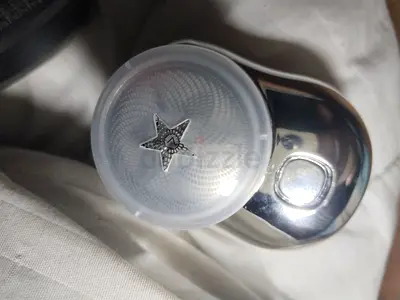 Portable electric facial shaver