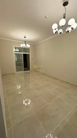Spacious 1 Bedroom | Close to Retail & Dining Options