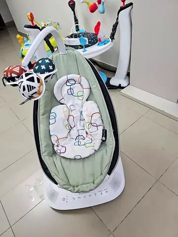 4moms mamaRoo latest version 5.0 used 7 8 times only.. Condition 10/10