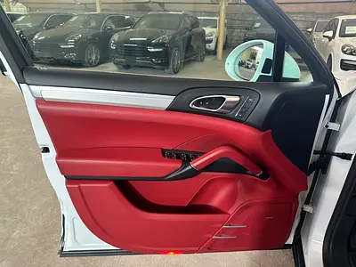 2016 Porsche CAYENNE — миниатюра 19
