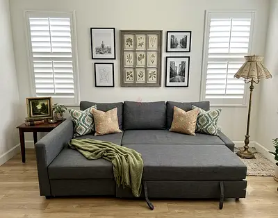 Built-In Storage Space: Includes useful storage for blankets, pillows, bedsheets and other househol