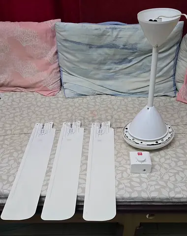 Ceiling Fan Kit with 3 Blades and Speed Regulator - White, Good Condition