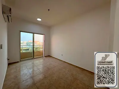 ثلاث غرف وصالة ثلاث حمام بلكونة باطلالة كاملة مفتوحة بالروضة2 على مخرج دبي والشارقة مساحة كبيرة جدا