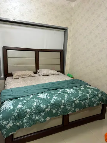 Queen size wooden bed 200*200 with mattress and frame with headboard