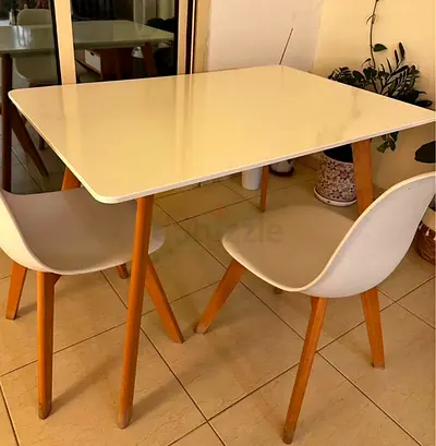 Minimalist white dining table with 2 matching chairs - good condition