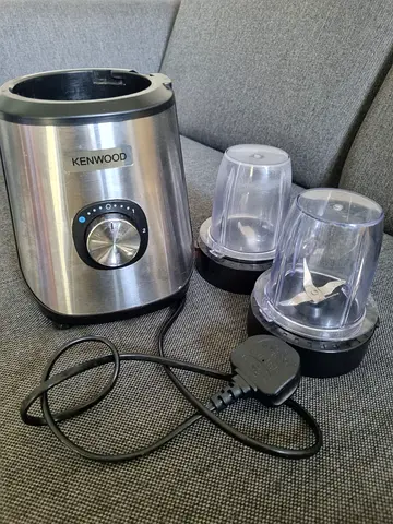 Kenwood 1000W Blender with 2 Small Jars (BLM45)  Excellent Condition ​ ​Selling a Kenwood 1000W Blen