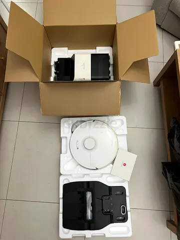 Roborock Q7 Max Robot Vacuum with Docking Station (Used, Good Condition)
