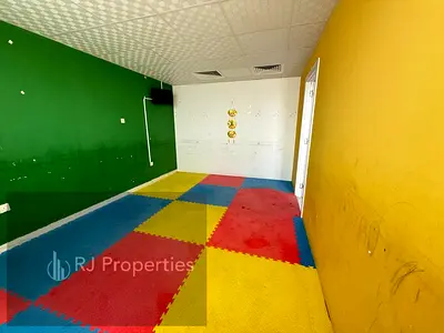 30 days free luxury shop very prime location business center ready to move only jest 75k