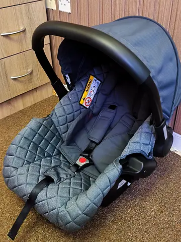Juniors Car Seat / Newborn Carrier - Gray quilted fabric