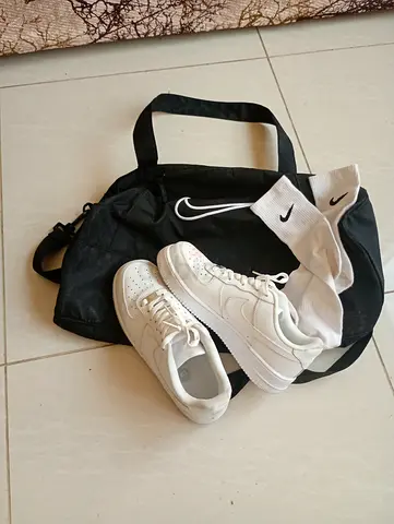 Nike black gym duffel bag - medium size