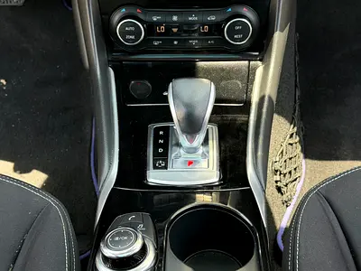 2017 Infiniti Q30 照片 10
