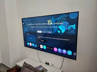 Samsung 65 Smart QLED TV - Wall Mounted, Great Condition, have stand. Q70C.