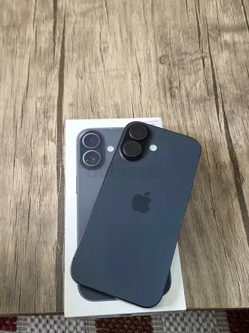 iPhone 17 - Midnight, new condition with box