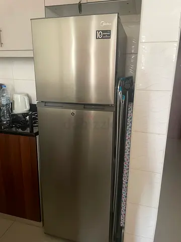 Midea Refrigerator Freezer User Manuals (HD-333FWEN) glass shelves and built in ice tray