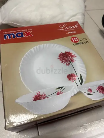 BRAND NEW UNOPENED 10-piece ceramic dinner set (new in box)