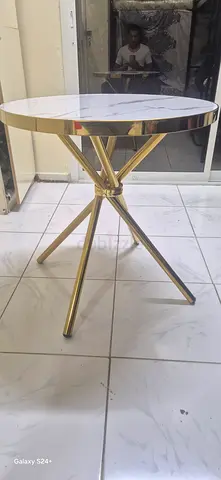Marble finishing round table