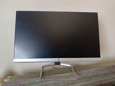 HP 22f 21.5-inch LED Monitor - Slim Bezels, Good Condition