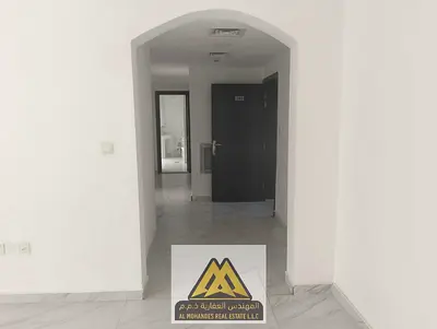 شقة غرفة وصالة للإيجار في الزاهية عجمان، بلكونة، حمام، تكييف مركزي، صيانة مجانية، قريبة من الخدمات، 30 ألف.