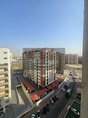 شقة جاهزة للسكن مكونة من غرفتي نوم | شقق يونيفرسال في مركز المدينة | شرفة وإمكانية الوصول إلى المسبح