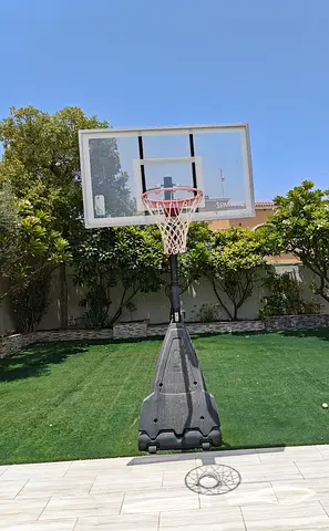 Platinum Portable Acrylic 60-Inch Basketball Backboard In perfect condition ..original price +3000 a