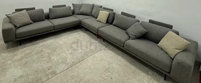 Looks great condition Natuzzi brand sofa