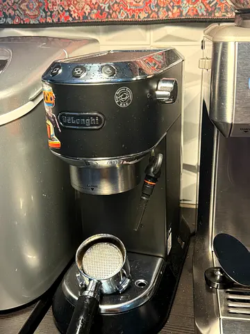 DeLonghi espresso machine with portafilter - good working condition Good and clean