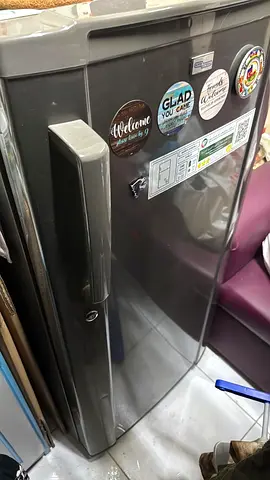 Single-door upright refrigerator / mini fridge in good condition