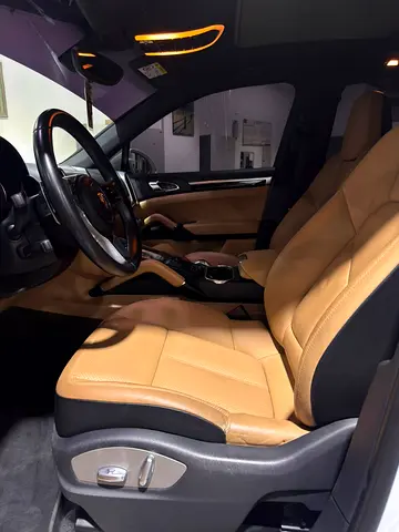 2016 Porsche CAYENNE 缩略图 19