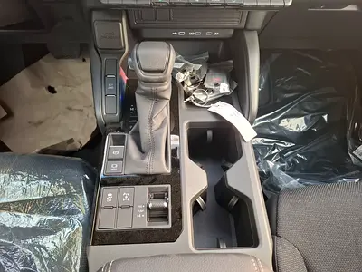 صورة 9 لـ 2025 Toyota PRADO