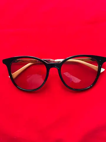 Gucci sunglasses, black round-frame sunglasses with beige arms - lightly used