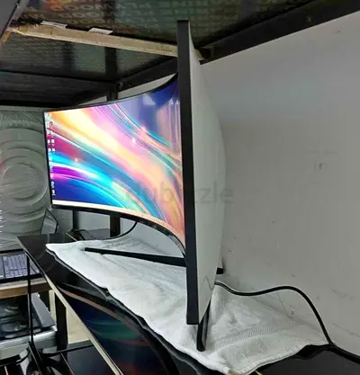 The Samsung Odyssey Neo G9 (49-inch) is a premium, super ultra-wide 32:9 curved gaming monitor featu